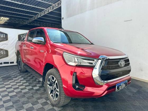 TOYOTA HILUX 2.8 D-4D TURBO DIESEL CD SRX 4X4 AUTOMÁTICO